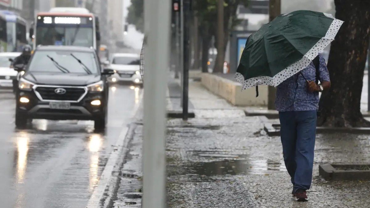 Defesa Civil emite alerta para temporais no Sudeste