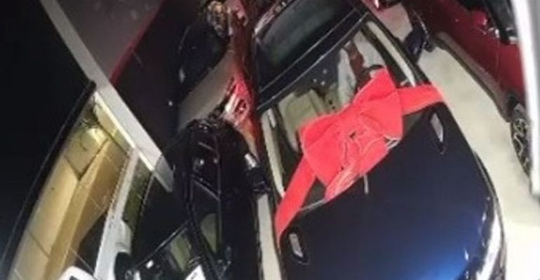 Homem invade loja na Serraria e leva carro de luxo no valor de R$ 600 mil