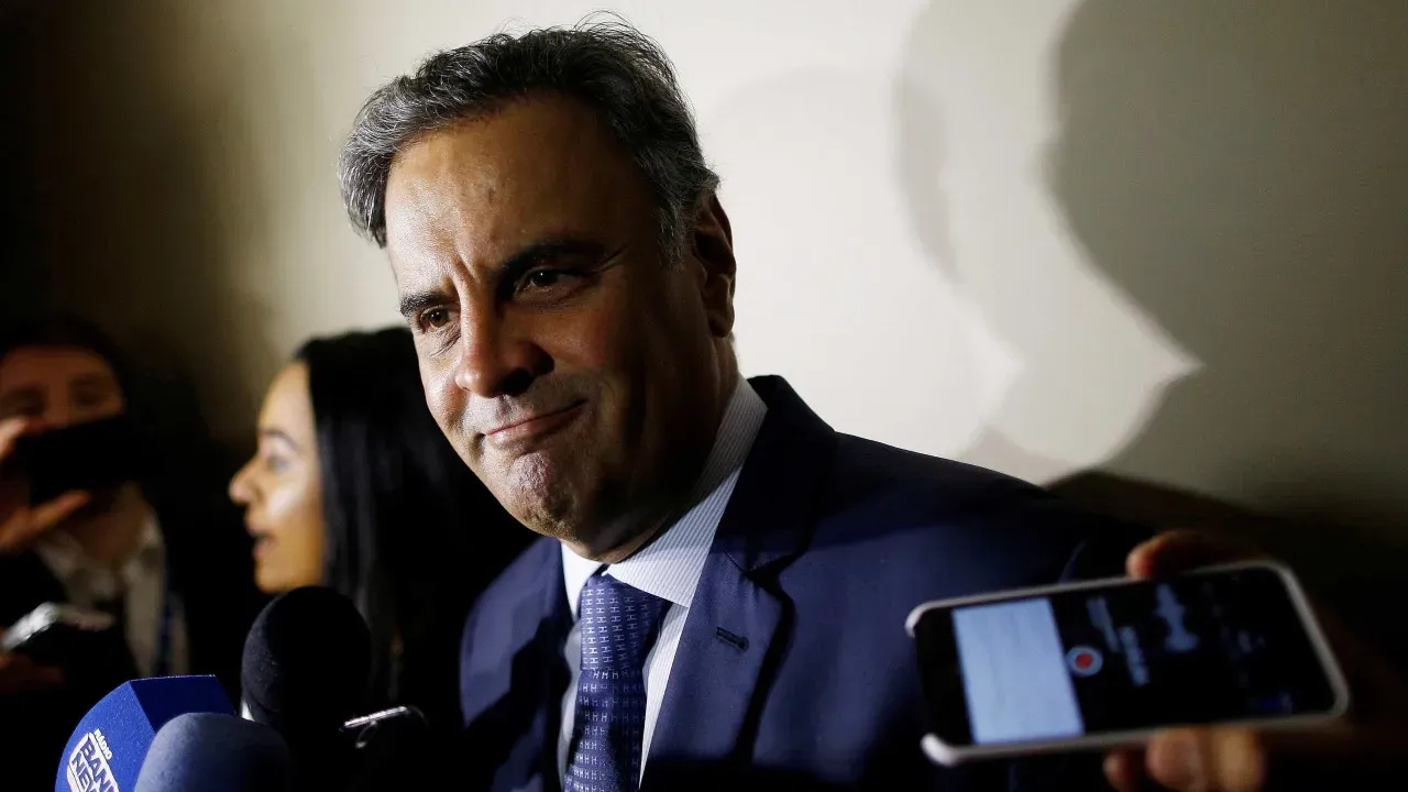 Lula e Aécio discutem duplicação da BR-381 nas redes sociais