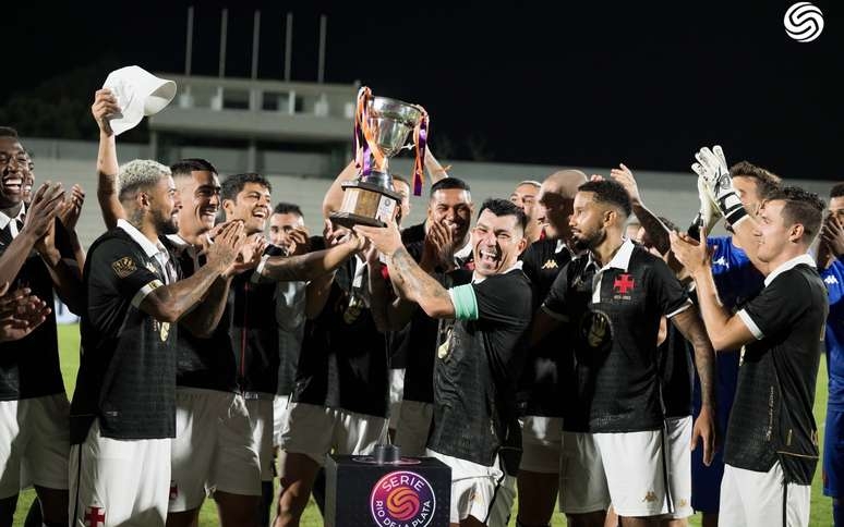 Vasco entra em campo e pode repetir alegria em dose dupla ao torcedor