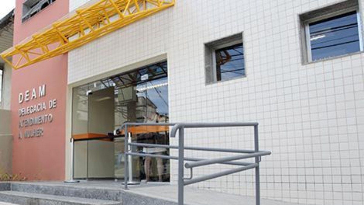 Mãe presa por tortura de filha com ovos quentes