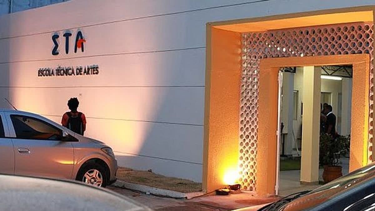 Homem é assassinado em estacionamento da Ufal em Maceió