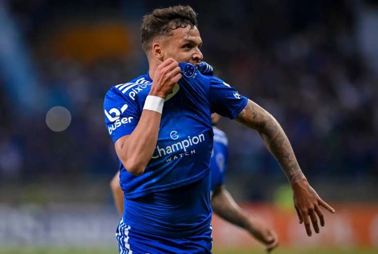 Vitória tenta atravessar negociação de Coritiba por Daniel Júnior, mas Cruzeiro quer fechar com o Coxa
