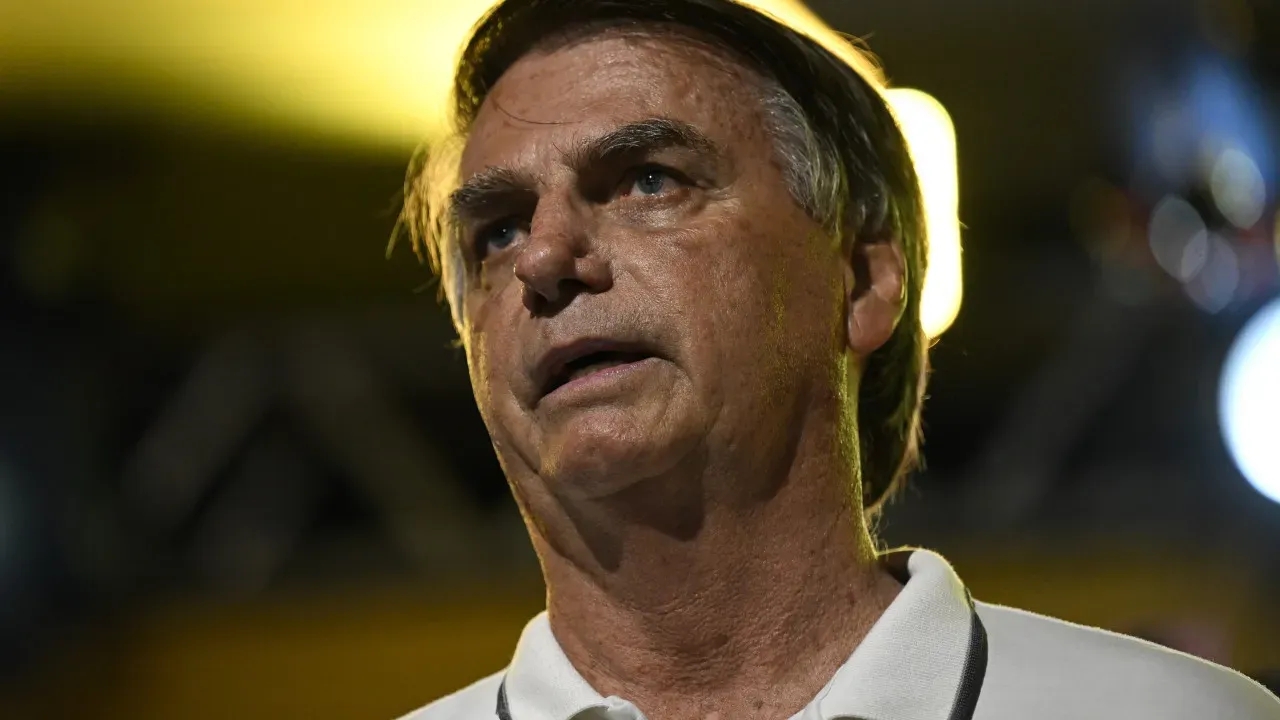 Bolsonaro busca apoio de Kassab para anistia no Brasil