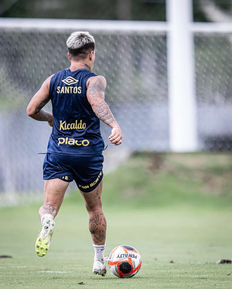 Titular em jogo-treino, Soteldo quer retomar carinho do torcedor do Santos