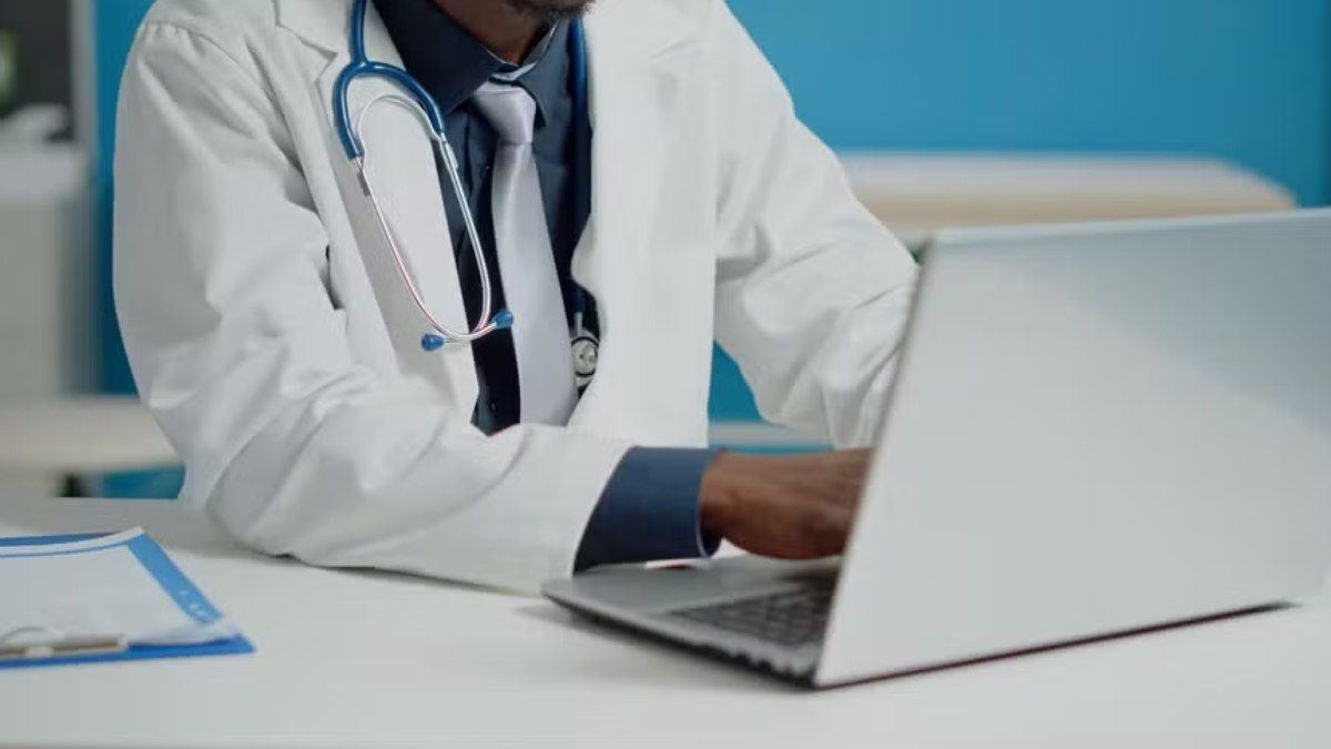 Casal é preso por suspeita de envenenar médico com arsênio