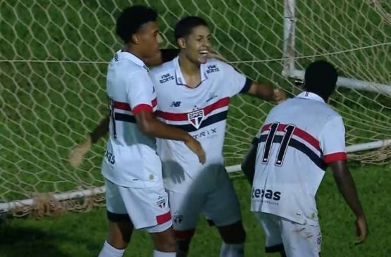 Ryan Francisco brilha, São Paulo vence Cruzeiro e vai à semifinal da Copinha