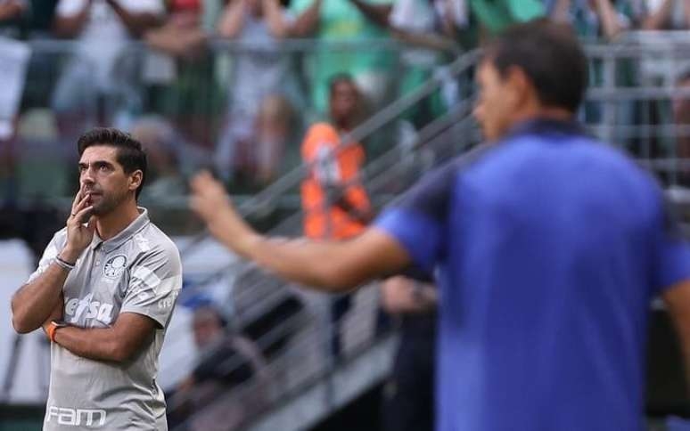 Abel Ferreira pede chegada de reforço no Palmeiras e detona gramado do Allianz Parque: 'Falta manutenção'