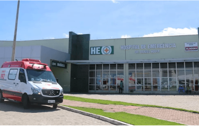 Mulher morre após ser atingida por motocicleta de suspeito que fugia da PM em Arapiraca