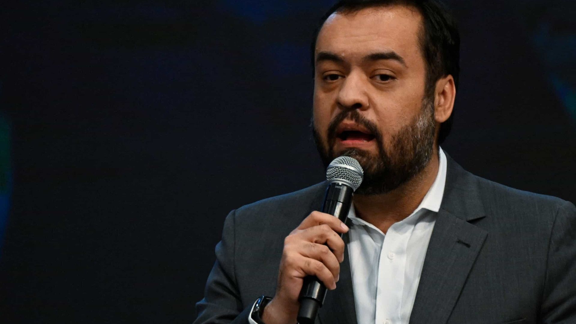 Pressionado, Claudio Castro decide interromper férias em Orlando para voltar ao Rio