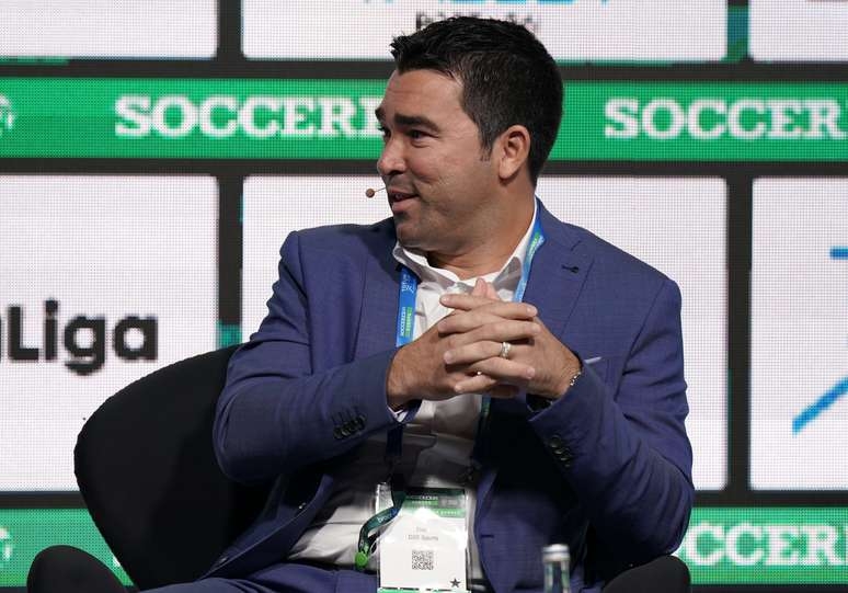 Com Xavi de saída, Deco comenta busca do Barcelona por novo treinador