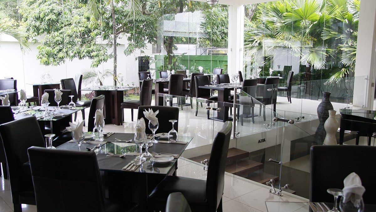 Justiça condena rede por discriminação contra garçonete no Rio