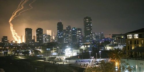 Irã ataca Israel com mísseis; ao menos oito pessoas morreram