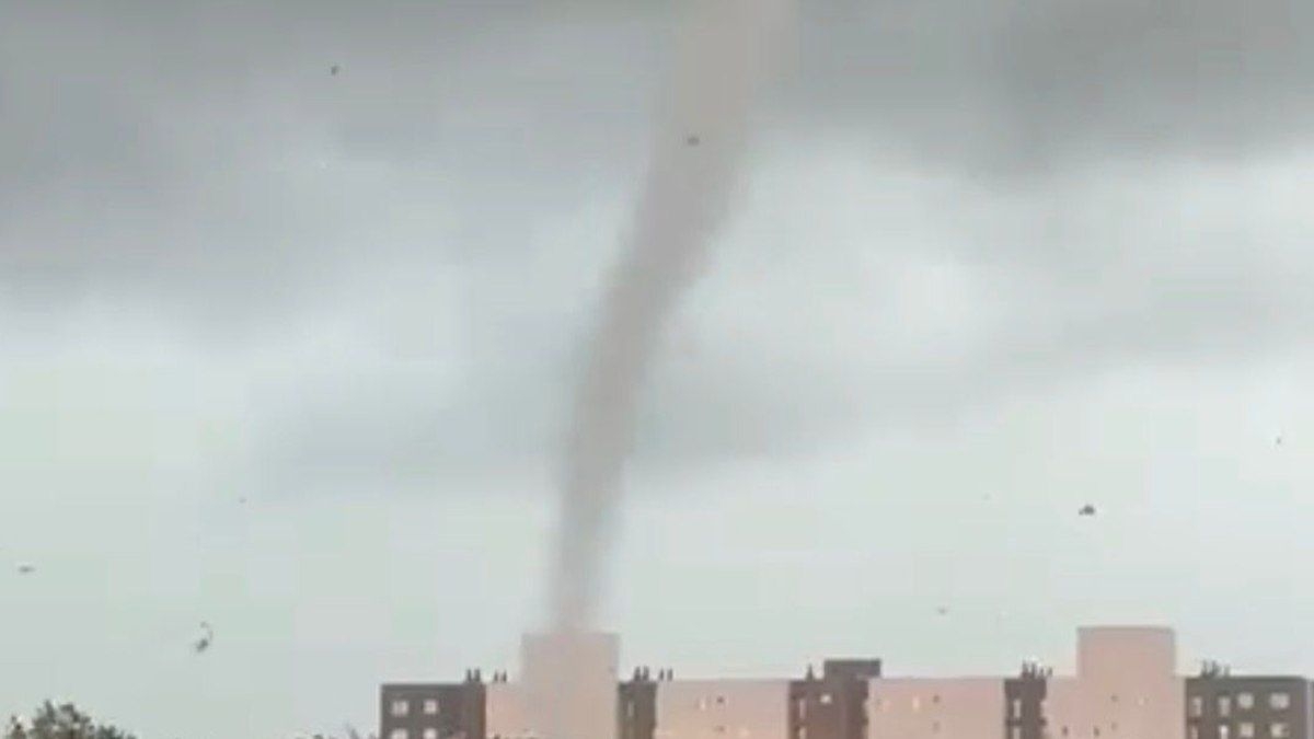 Nuvem funil se forma em Pelotas durante temporal