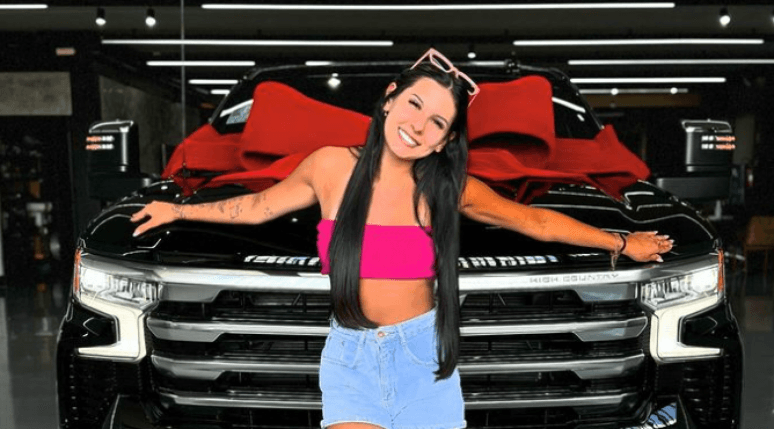 Ana Castela compra caminhonete de mais de R$ 500 mil e brinca: 'Vou saber estacionar? Não"