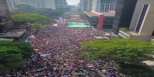 Brasil em protesto contra a PEC da blindagem e a divisão de pauta entre a esquerda e a direita.