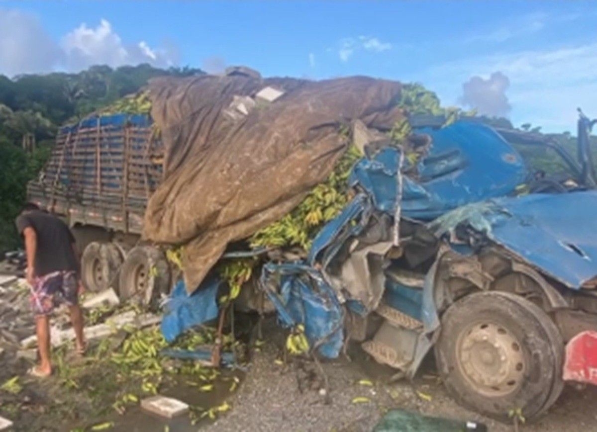 Caminhão tomba e provoca ferimentos em Pilar, AL