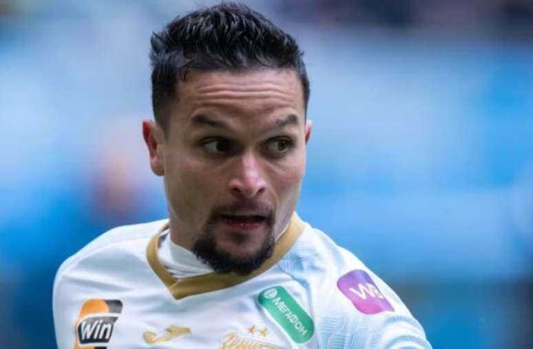 Artur celebra vinda ao Botafogo e se põe à disposição para Supercopa: 'Estou preparado'