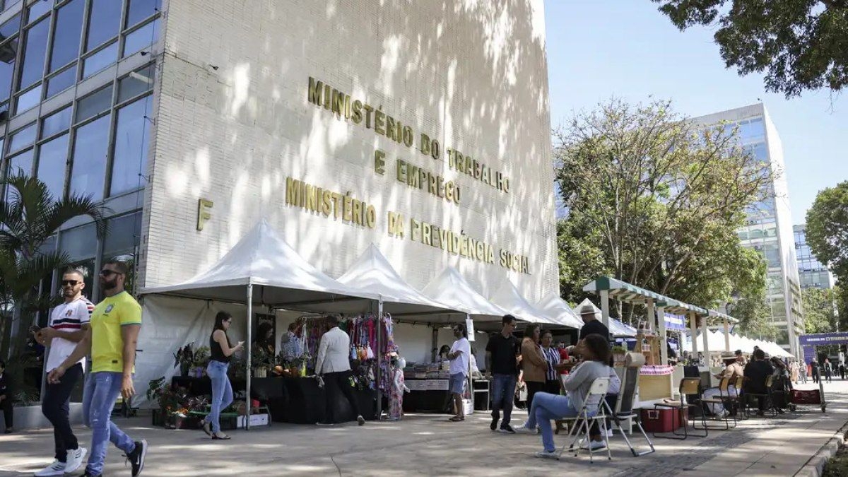 Brasil cria 85,8 mil vagas de trabalho em novembro de 2025