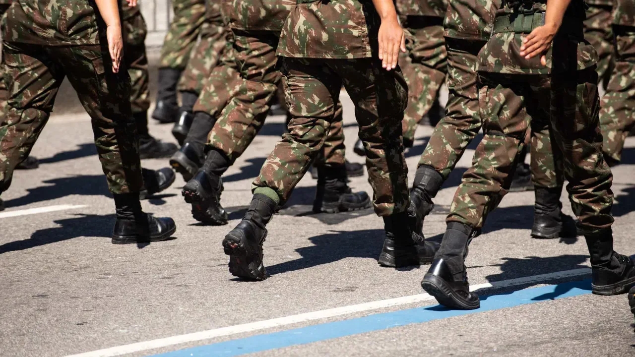 Exército implementa ética em formação e muda kids pretos