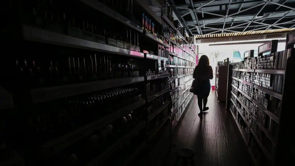 Apagão afeta milhões em 21 estados brasileiros