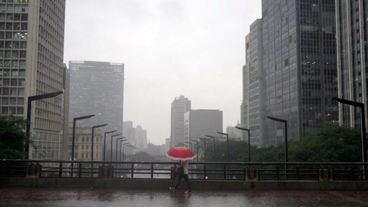 Chuva forte e queda de temperatura em SP neste feriado