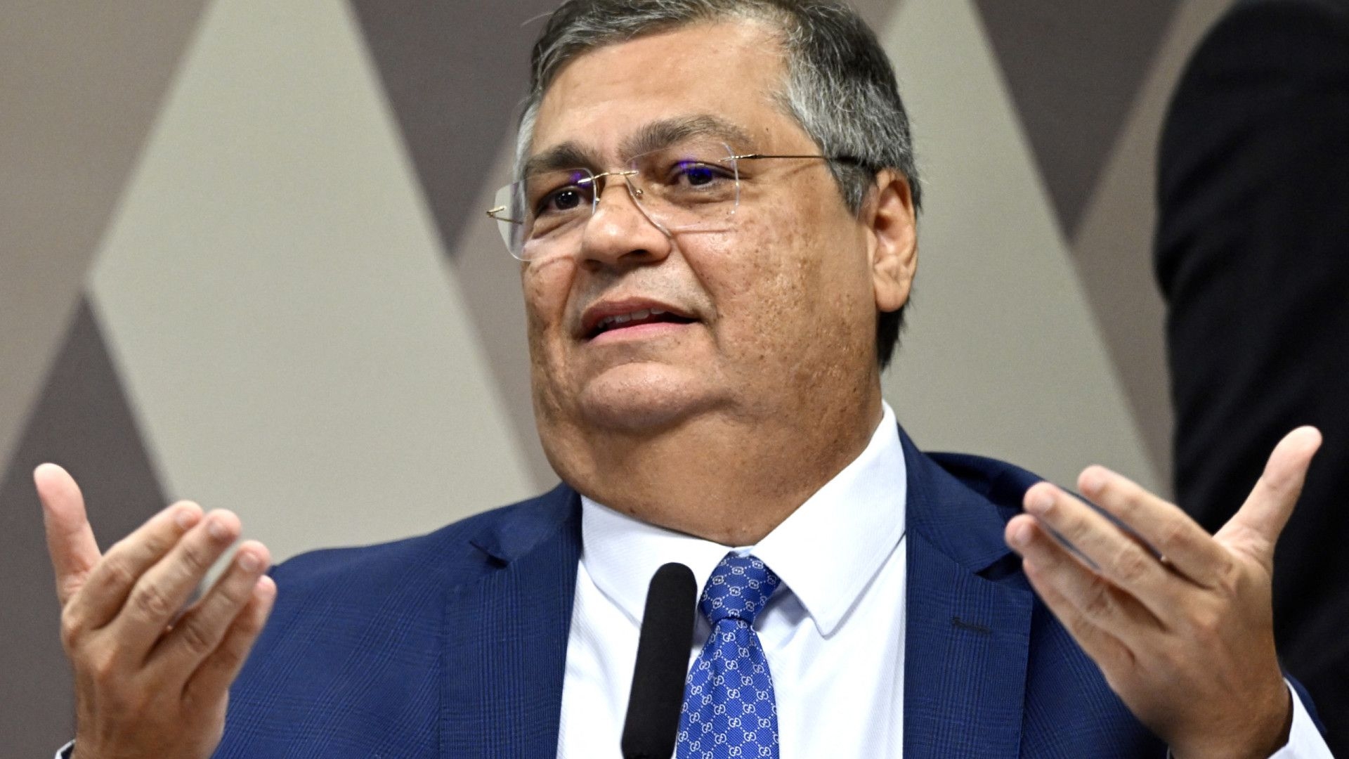 AGU reforça a Dino que é necessário liberar emendas à saúde para cumprir piso