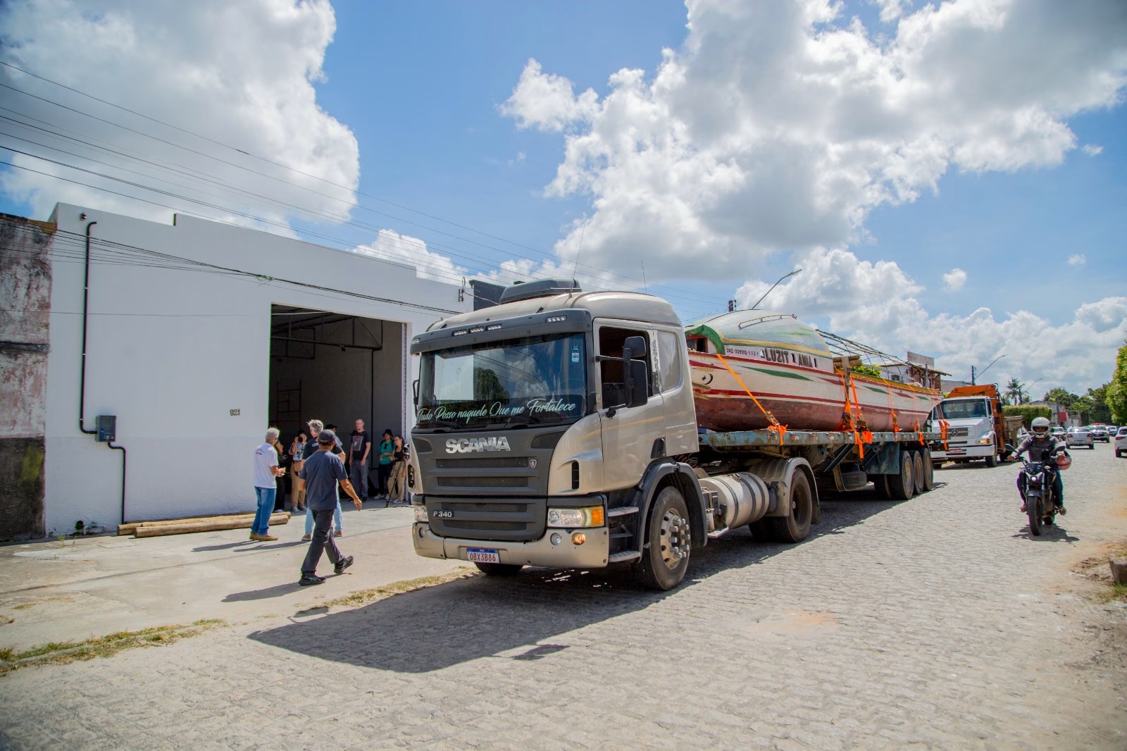 Canoa Luzitânia desembarca em Penedo para recuperação