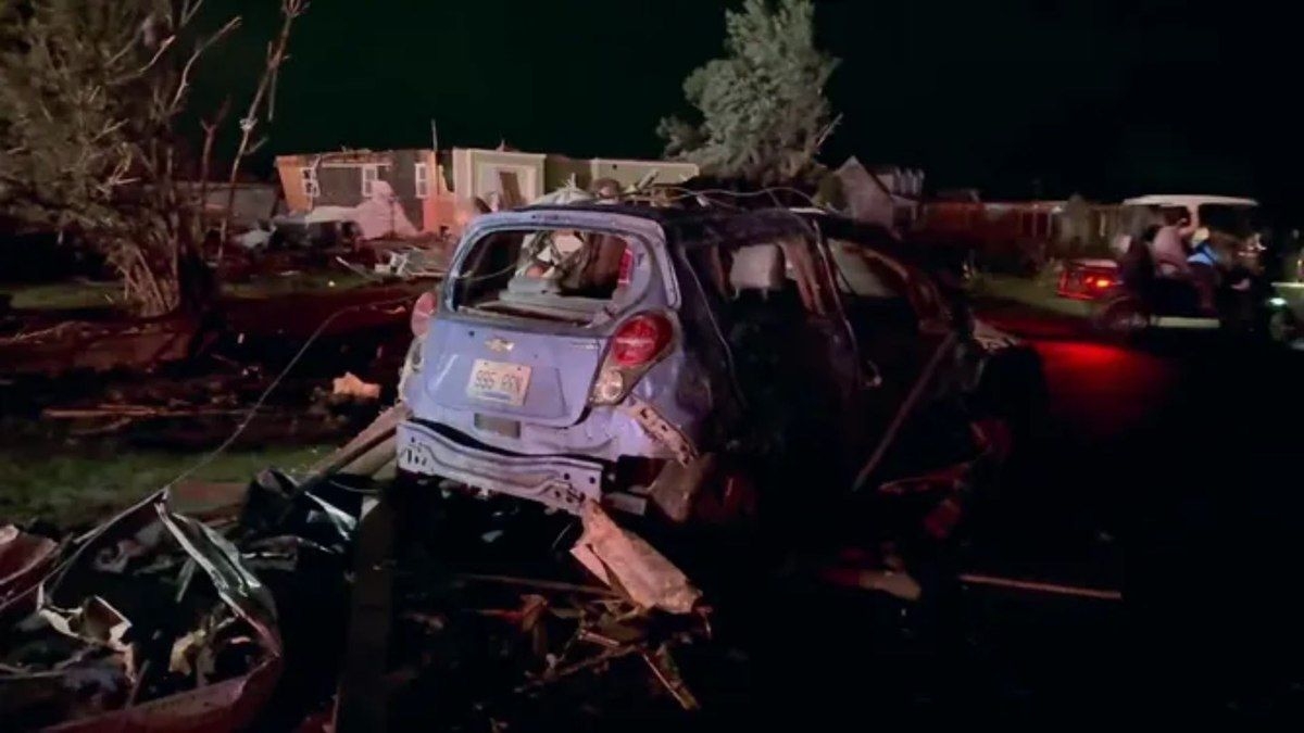 Tornado nos EUA deixa 21 mortos e destruição generalizada