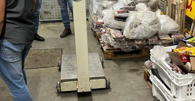 Vigilância Sanitária tirade circulação mil quilos de carnes com prazo vencido em supermercado