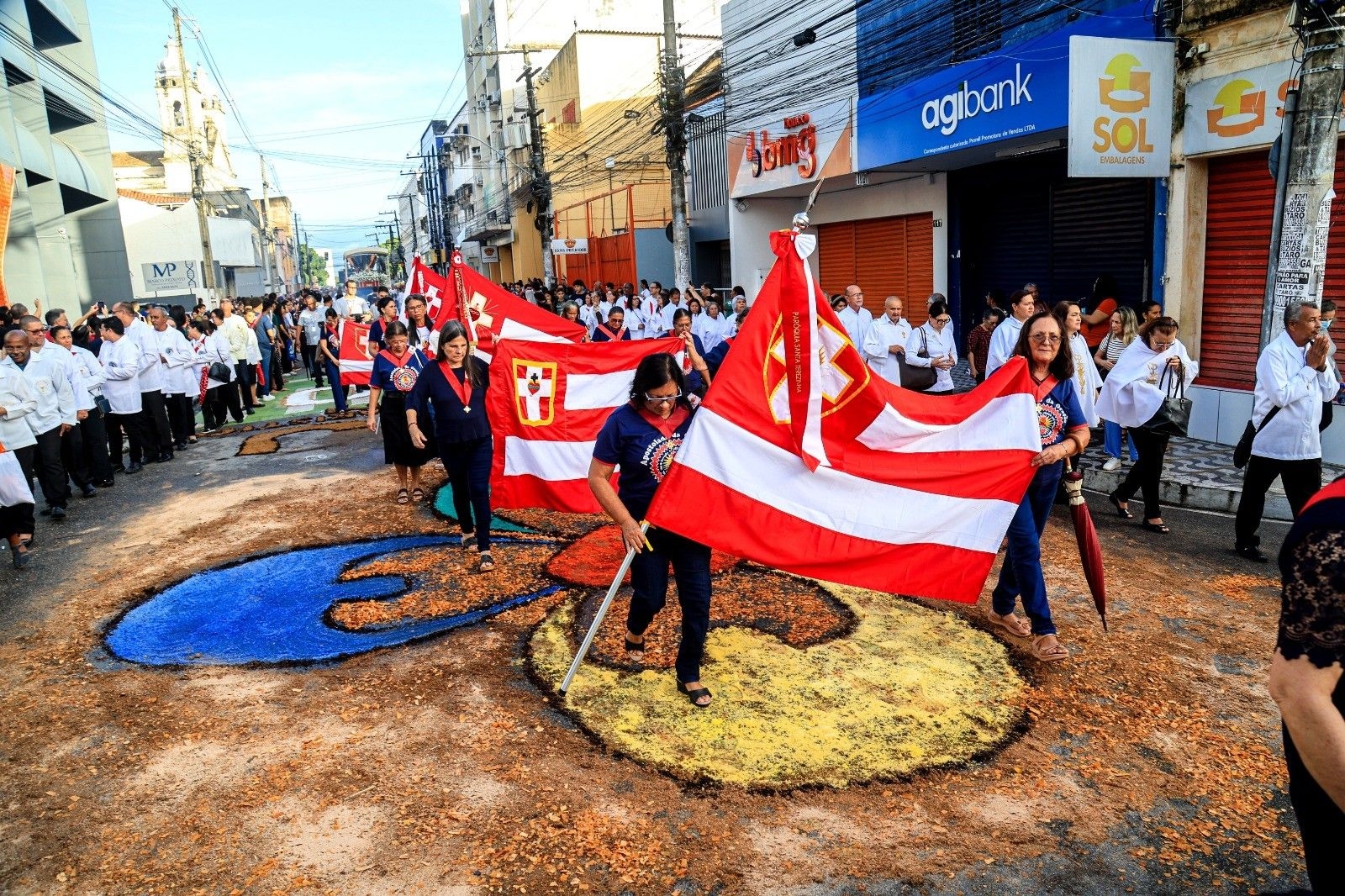 Procissão de Corpus Christi atrai multidão em Maceió