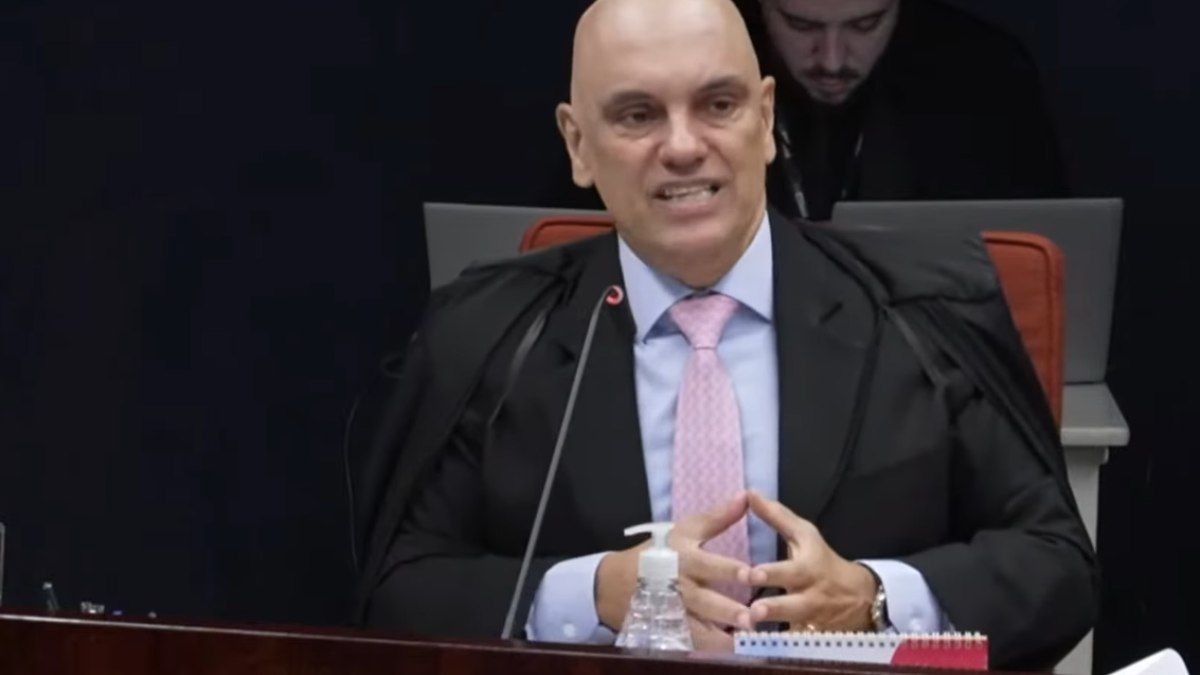 Ministro Moraes solta réu do 8 de janeiro após erro judicial