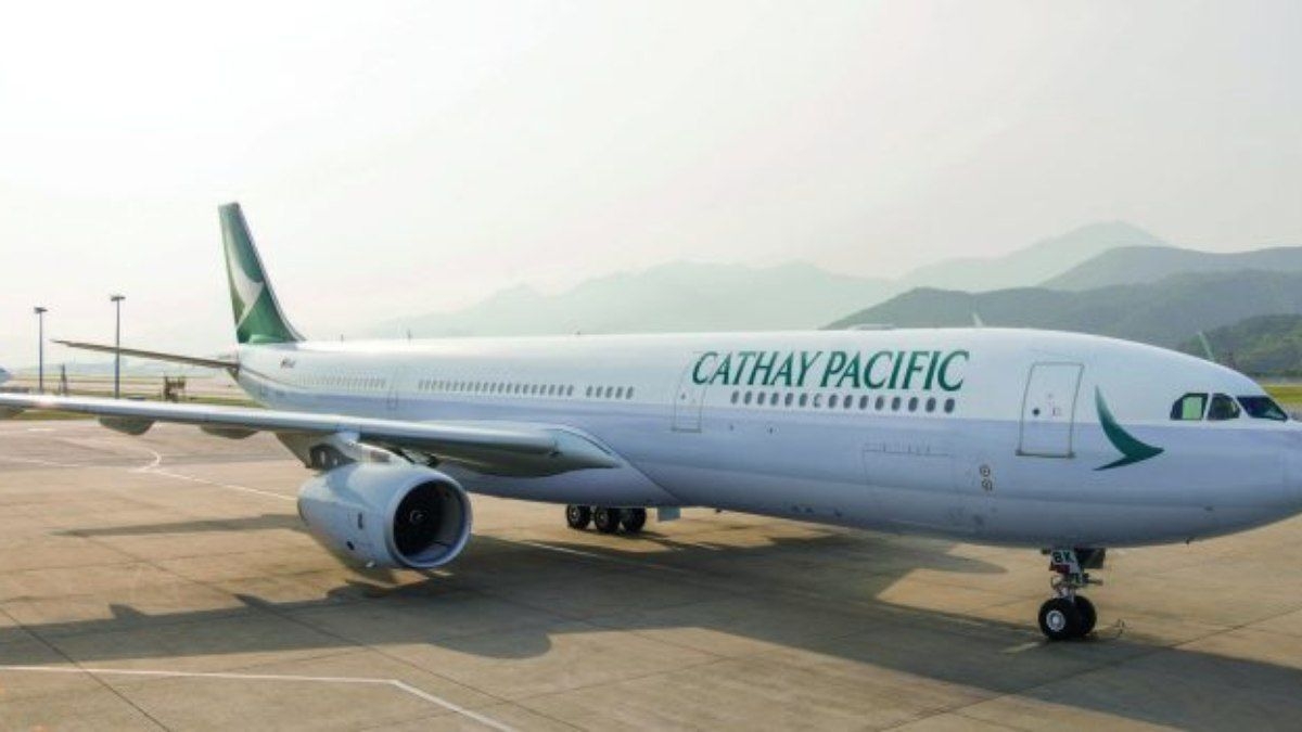 Comissário confunde e serve vinho a criança em voo