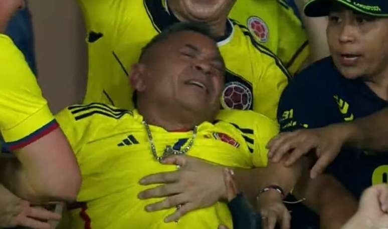 Reação do pai de Luis Díaz após gols do filho viraliza: 'Impossível não se emocionar'