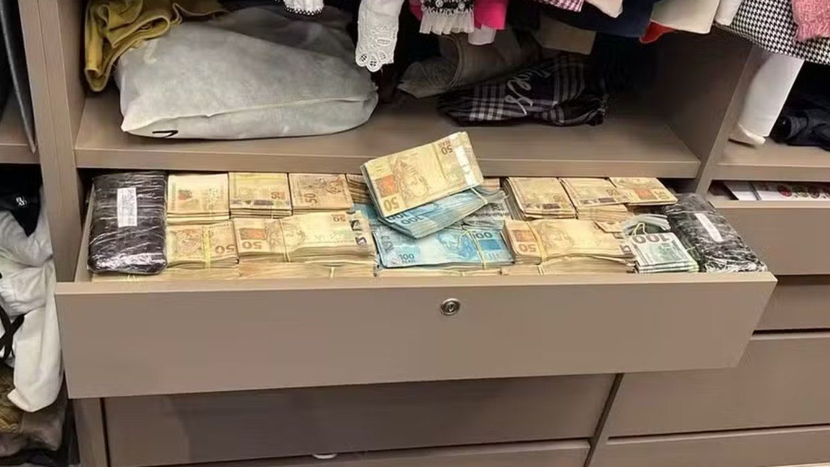 Polícia Federal encontra dinheiro escondido com ex-prefeito