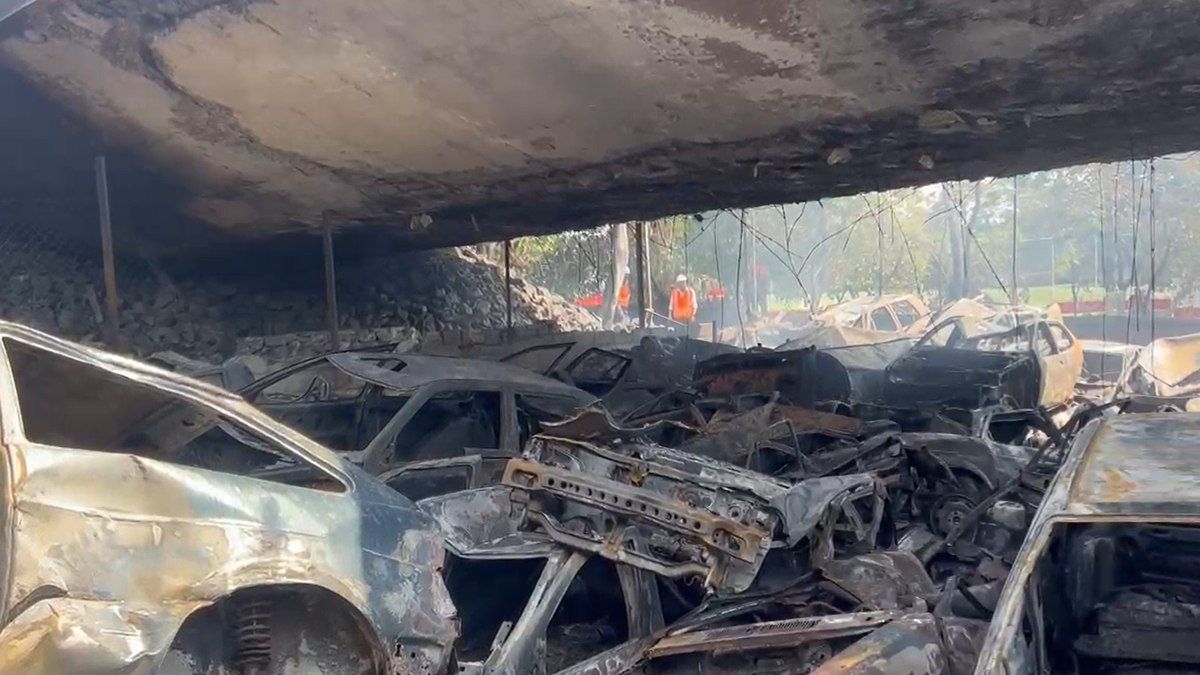 Incêndio em pátio da CET destrói veículos em SP