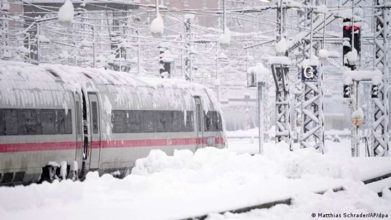 Nevasca no sul da Alemanha obriga Munique a fechar aeroporto