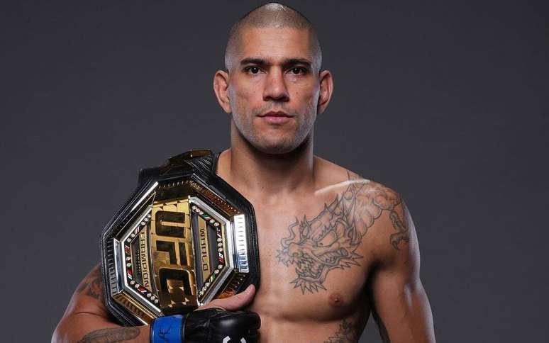 Campeão do UFC revela que antiga namorada era casada: 'Deletei da minha vida'