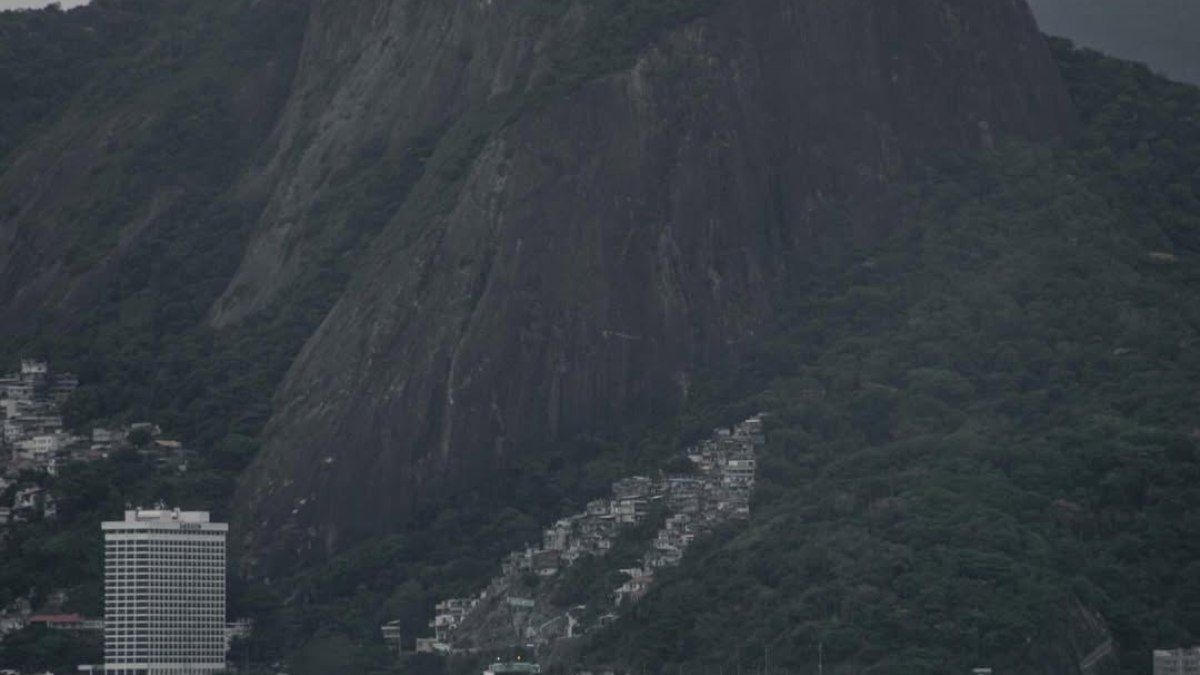 Rio de Janeiro volta ao estágio 1 com chuva persistente