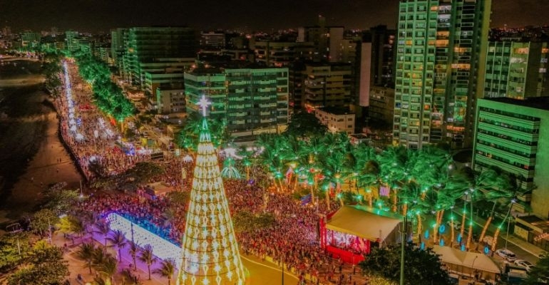 Confira até quando a decoração natalina ficará na orla de Maceió
