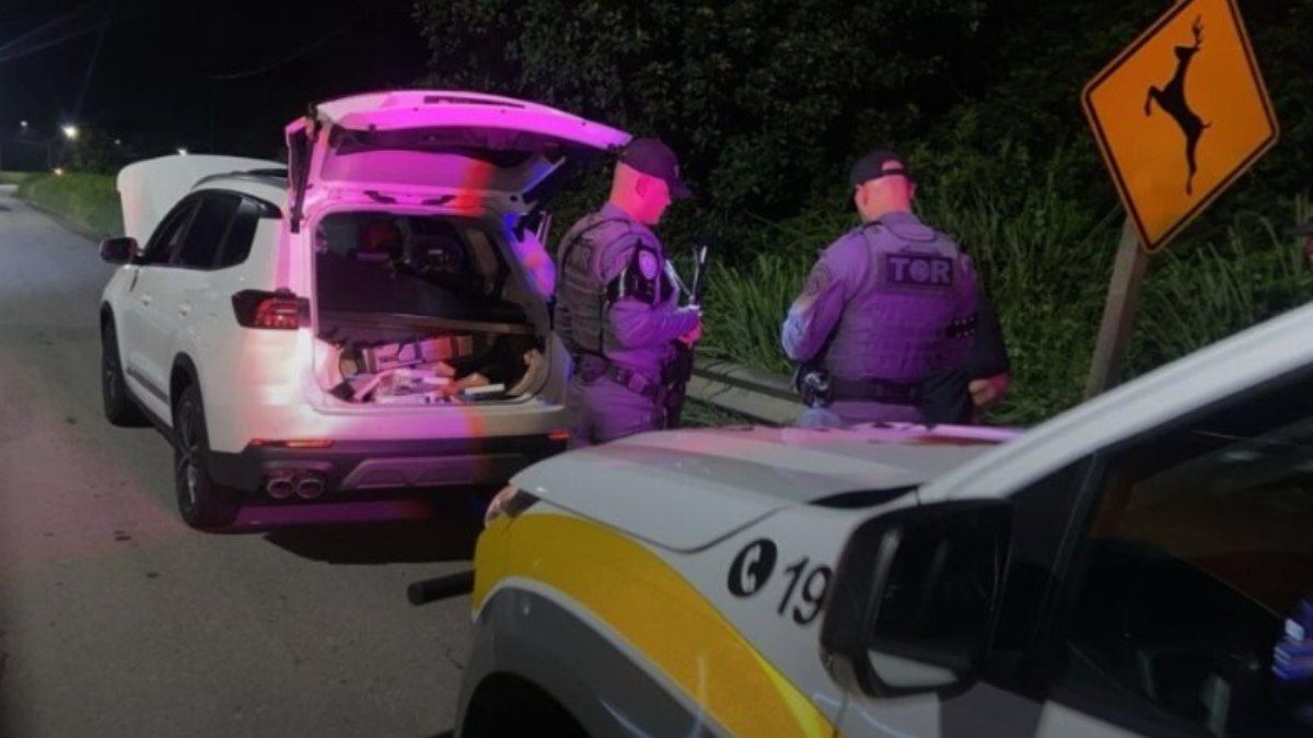 Policial rodoviário federal preso com iPhones contrabandeados