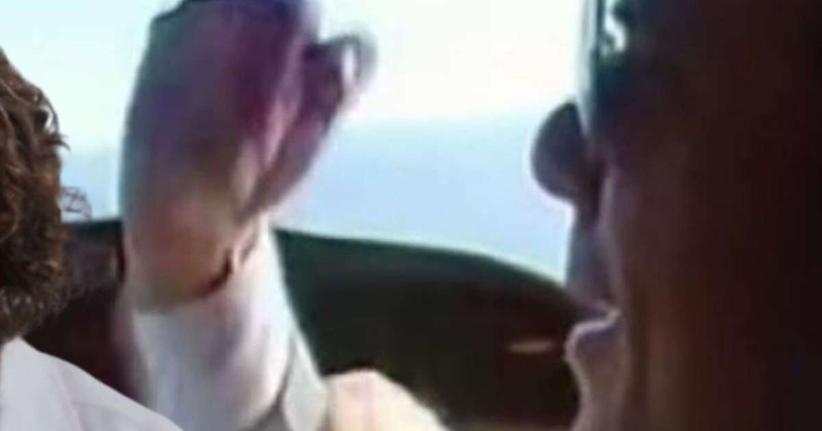 Icônico gesto da banana marca 'Mania de Você'