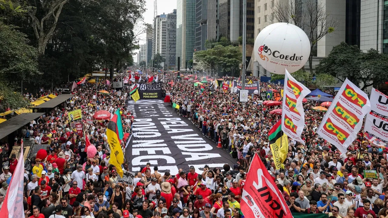 Protestos em 23 capitais contra a PEC da Blindagem