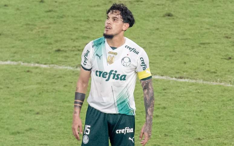 Depois de reforçar 'fico', Gustavo Gómez supera ídolo palmeirense e consegue marca histórica