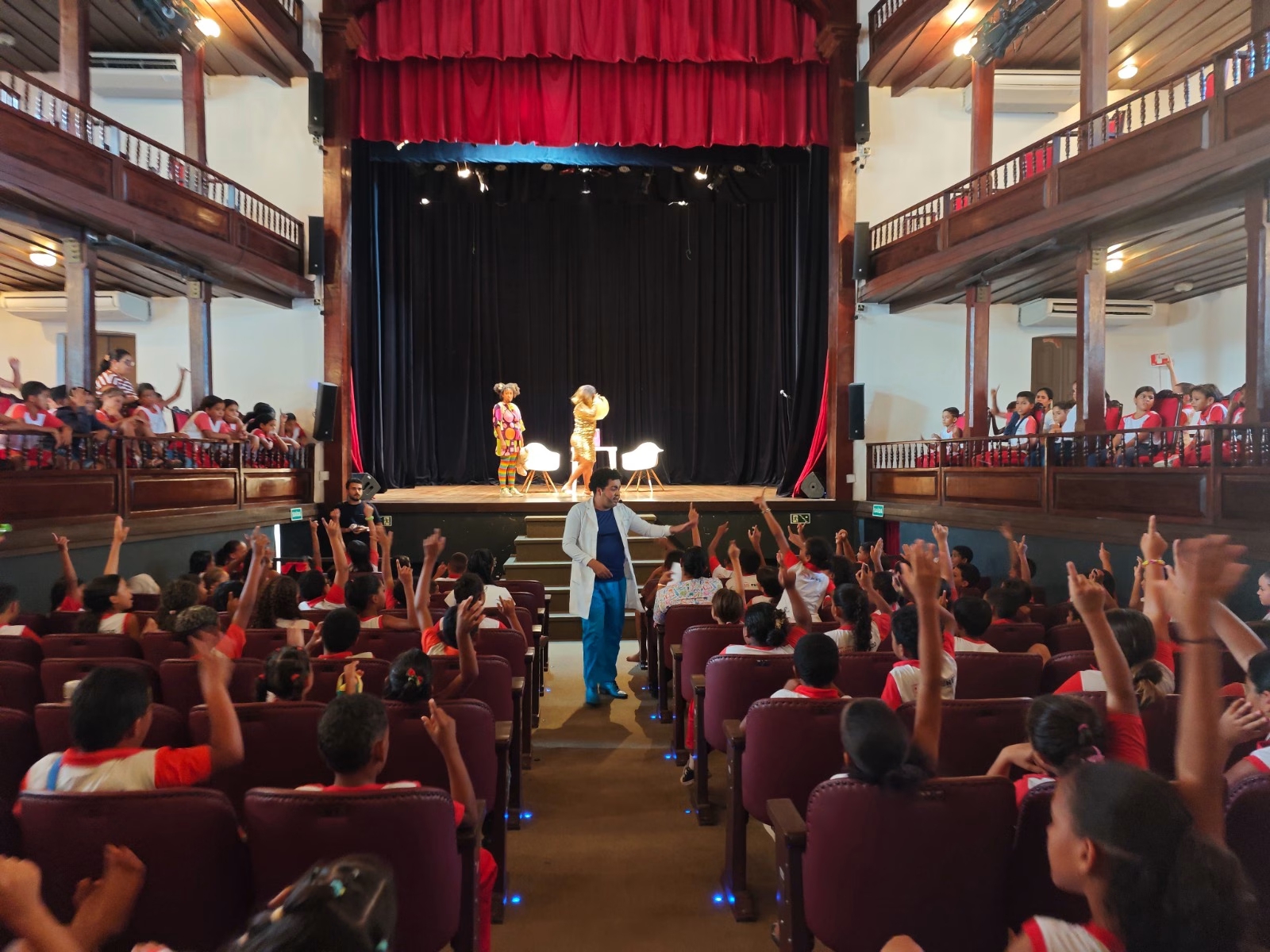 Teatro ensina crianças em Penedo sobre vacinação da gripe