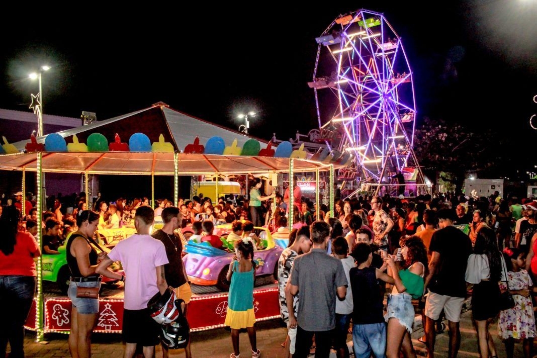 Penedo Luz: Vila Mágica tem roda gigante e carrossel gratuitos