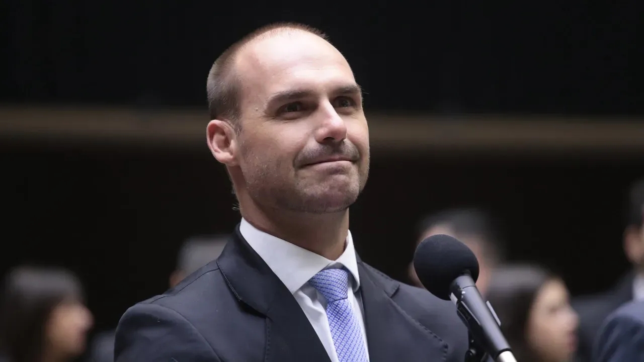 Julgamento de Eduardo Bolsonaro no STF ocorre em novembro