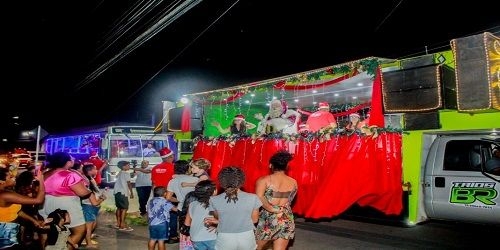 Caravana de Natal da Assistência Social leva Papai Noel, presentes e alegria para famílias penedenses