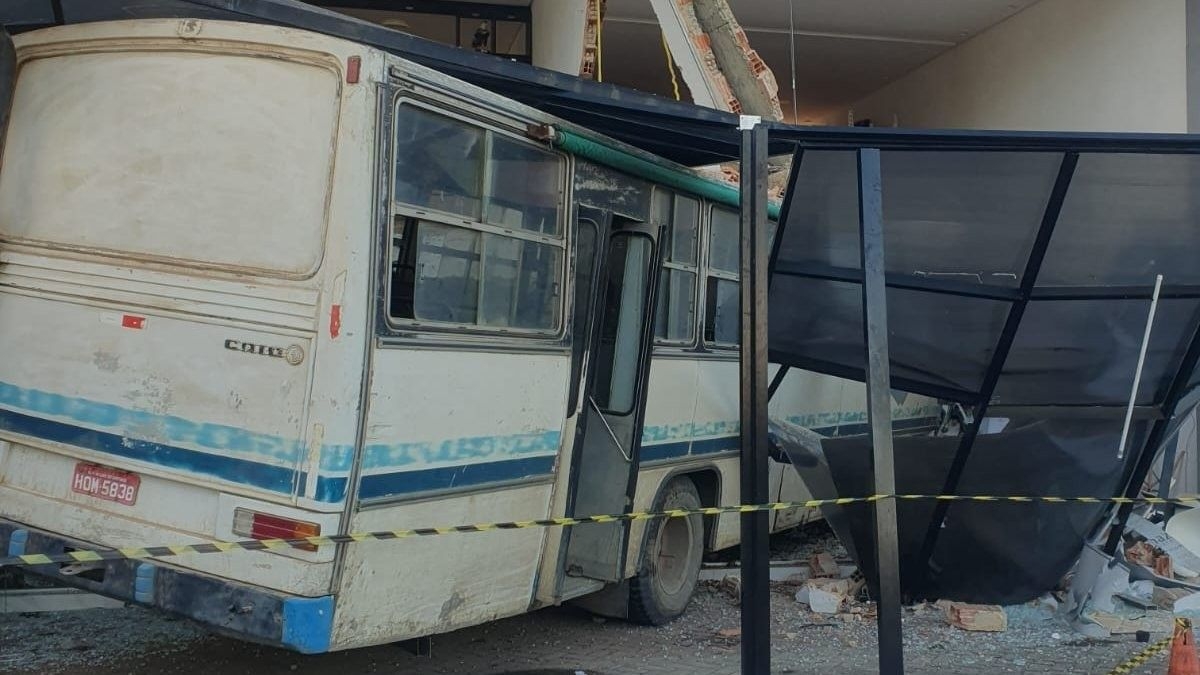 Acidente de ônibus deixa um morto e dois feridos em Maragogi
