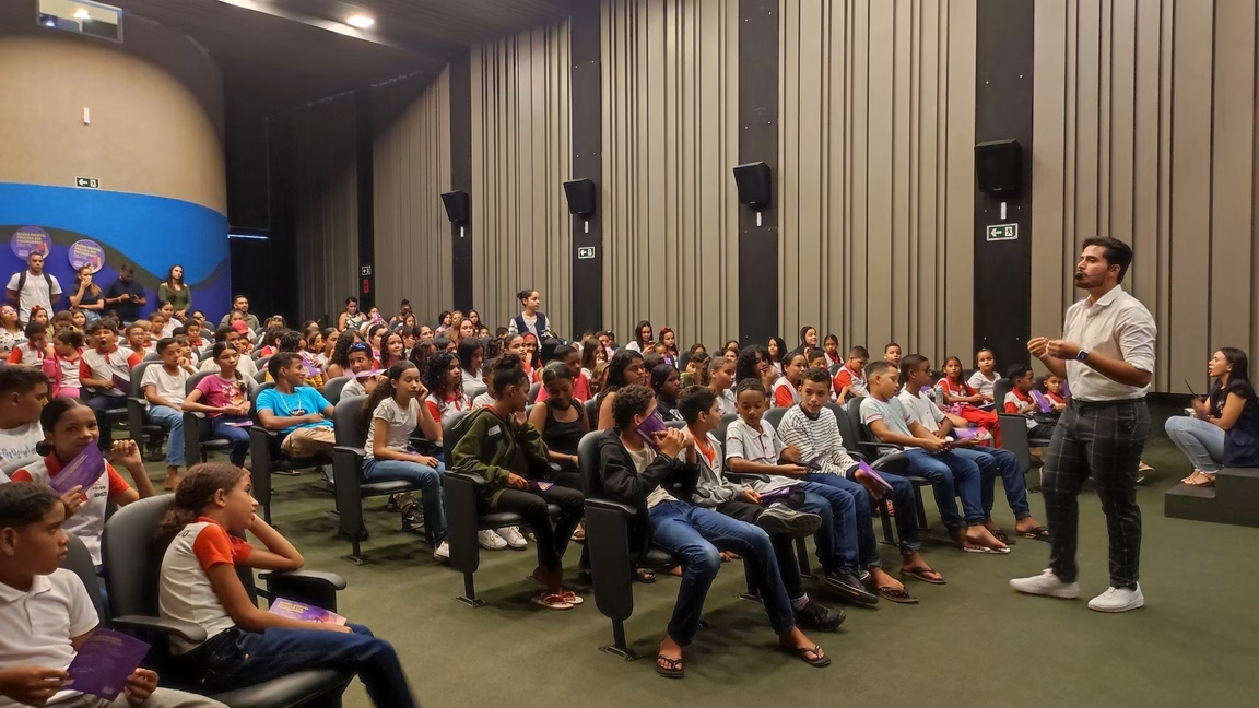 Saúde mental é tema de palestra para estudantes em Penedo
